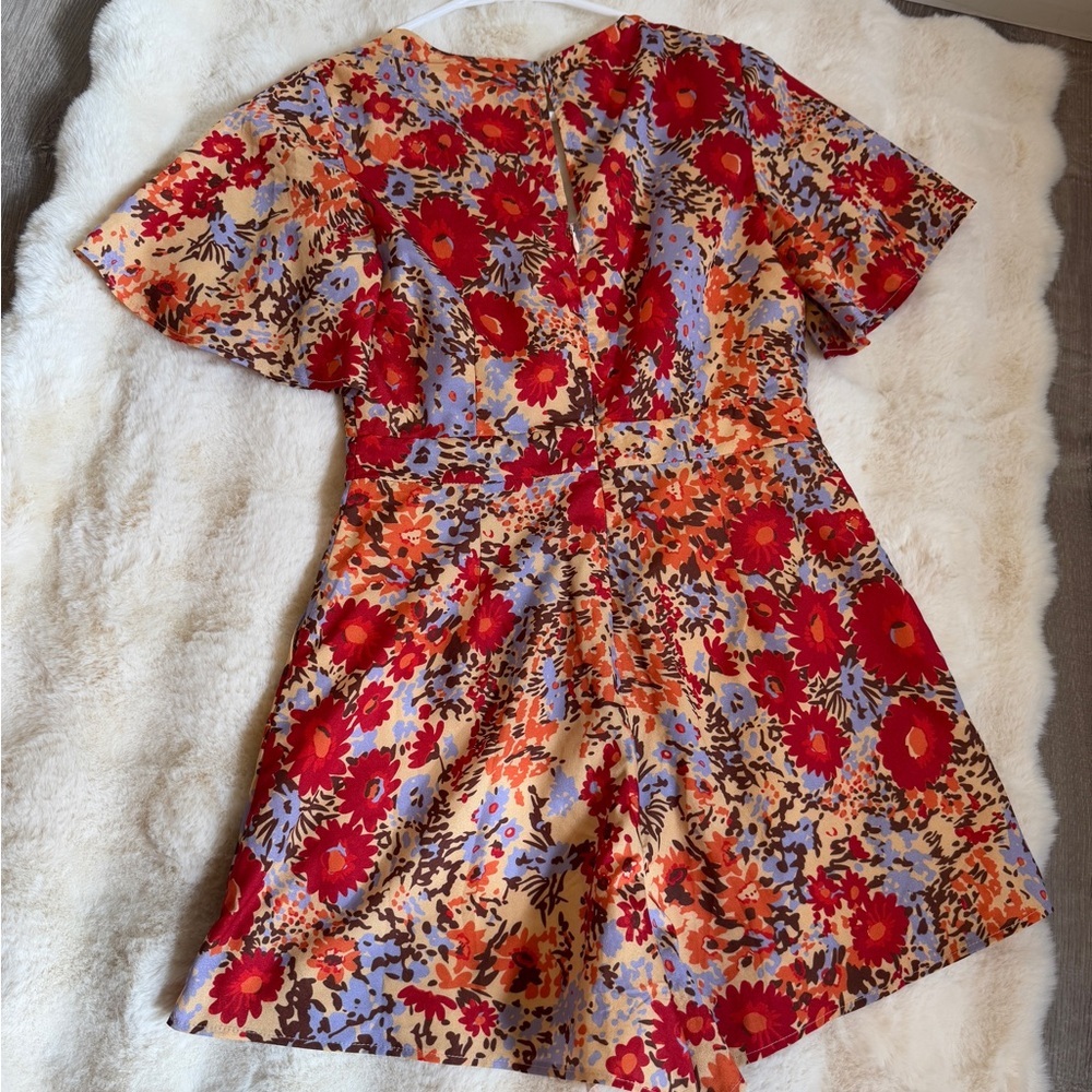 Floral V-Neck Romper ( my holiday romper ) Size M run small - Picture 8 of 15